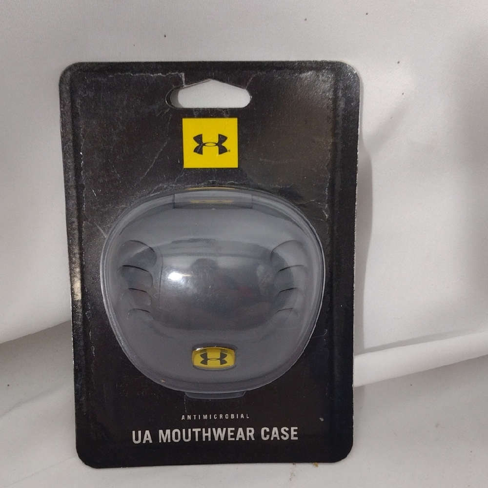 NIB Under Armour Gray Mouthwear Case